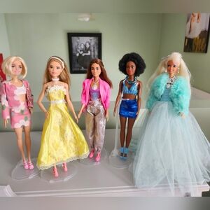 5 Barbies With Complete Outfits - And 2 Extra!